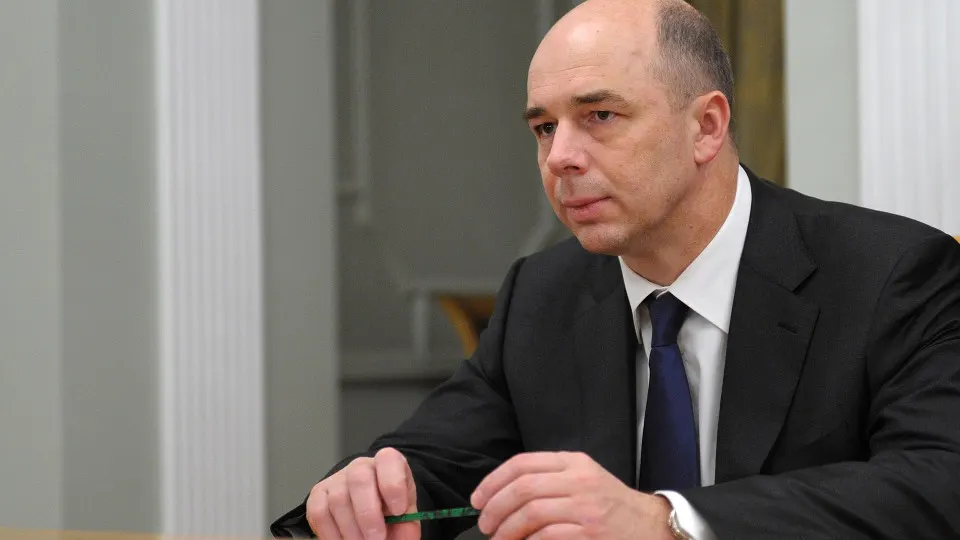 Глава Минфина сообщил, что нейросети помогают оптимизировать распределение средств и выявлять неплательщиков, но окончательные решения остаются за специалистами. Это происходит на фоне рекордного дефицита бюджетной системы в 2025 году.