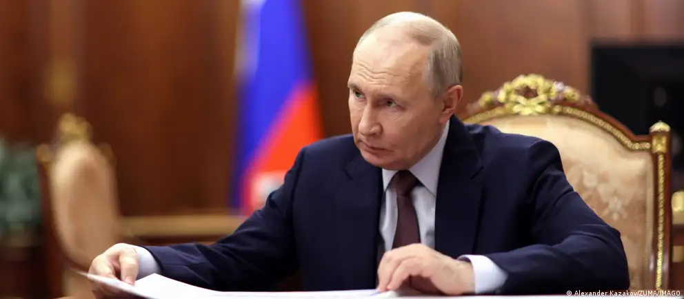 Новый закон меняет антикоррупционные правила для российских чиновников: проверка и возможное изъятие распространяться на добрачные и «дослужебные» сделки больше не будут, а доходы теперь отчитываются одним суммарным показателем для всей семьи.
