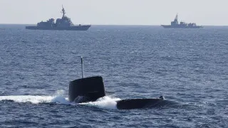 Правительство Японии радикально ослабило правила экспорта летальных вооружений, открыв оборонной промышленности путь на глобальный рынок. Поставки в зоны боевых действий формально ограничены, однако в исключительных случаях не исключаются и экспортные контракты с Украиной.