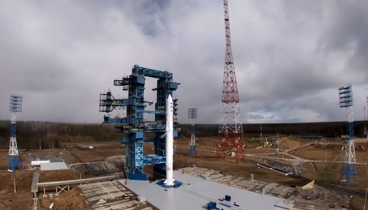 С космодрома Плесецк произведён запуск лёгкой ракеты-носителя «Ангара‑1.2» с военными спутниками Минобороны России; аппараты выведены на орбиту и переданы под управление Воздушно‑космических сил.