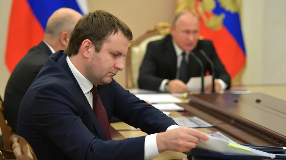 Помощник президента по экономике заявил, что на спад ВВП влияют более серьёзные структурные проблемы — дефицит ресурсов и кадров, медленное внедрение технологий. Центробанк прогнозирует рост 0,5–1,5% в этом году.