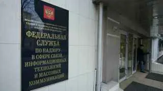 Роскомнадзор в рамках масштабной проверки лишил действия еще 1967 лицензий операторов связи за нарушения требований закона «О связи», наибольший удар пришёлся по столичному региону. Эксперты предупреждают, что ужесточение регулирования и новые ценовые и капитальные барьеры могут привести к росту тарифов и сокращению доступности интернета.