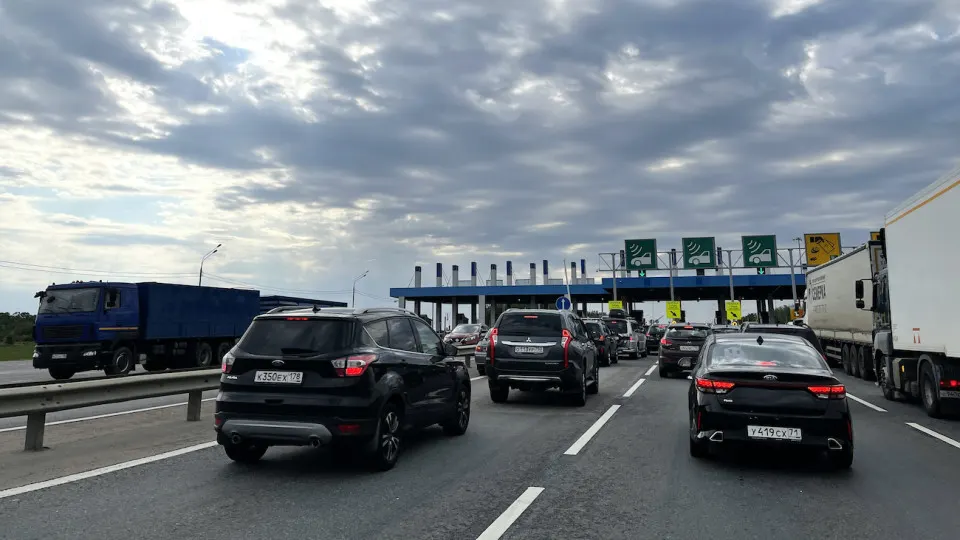 В Москве современные камеры фотовидеофиксации технически способны снизить нештрафуемый порог превышения скорости с 20 км/ч до 2–3 км/ч. Это может уменьшить смертность в ДТП и одновременно увеличить поступления в бюджет за счёт штрафов.