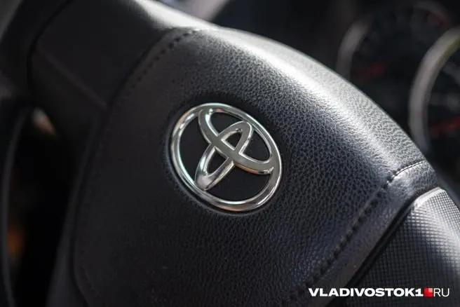 По исследованию, при средней зарплате в ДФО в 85,4 тыс. ₽ покупка Toyota Camry потребует около 41,7 месяца накоплений; LADA Granta — примерно 17,5 месяца, Hyundai Creta — около 24,6 месяца. Приморский край оказался наиболее выгодным для покупки Camry.