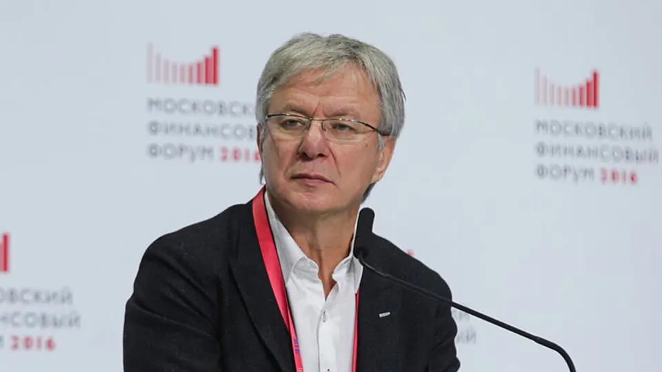 Основатель Almaz Capital Александр Галицкий покинул страну вопреки обеспечительным мерам по делу о признании его и фонда экстремистами. В отношении бизнесмена и его активов суды подтвердили взыскание в пользу государства на сумму около 8 млрд рублей.