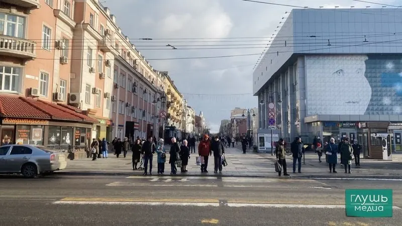 Анализ утверждённых муниципальных бюджетов показывает, что в Саратове на одного человека тратят около 3,7 тысячи рублей в месяц — примерно 45 тысяч рублей в год; при этом более половины бюджета покрываются федеральными дотациями.