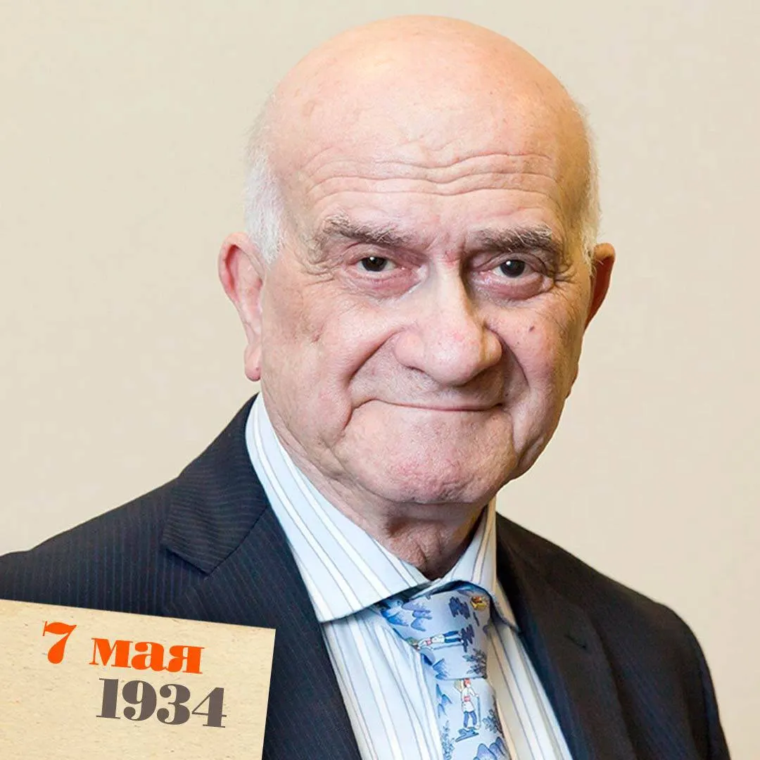 Профессор и политик, один из авторов программы «500 дней», министр экономики в 1994–1997 годах, сооснователь Высшей школы экономики. Умер в сентябре 2023 года в возрасте 89 лет.
