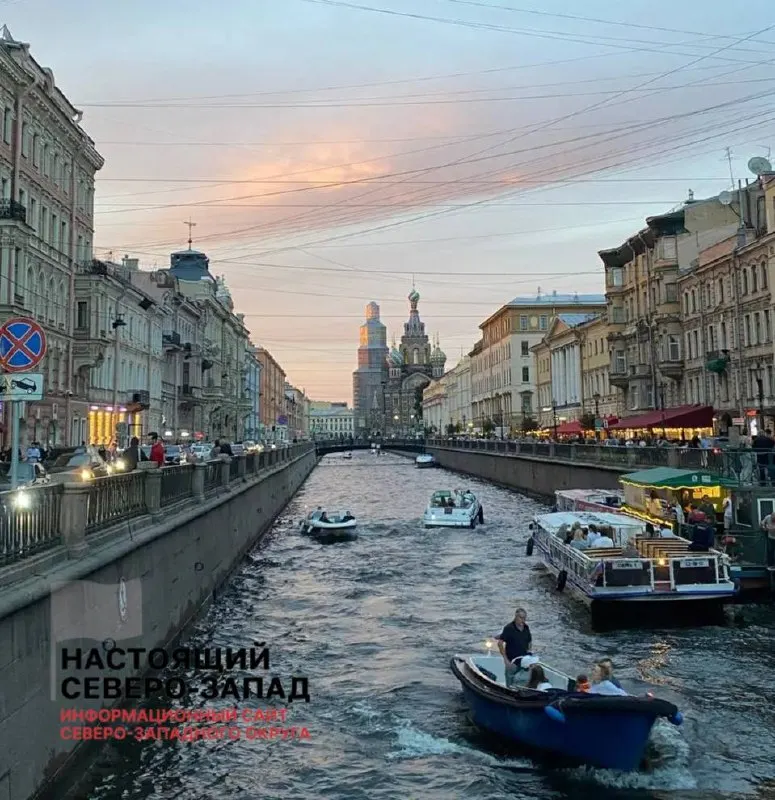 Туроператоры отмечают: поездка на двоих на 4–5 ночей в Петербург этим летом обойдётся в 40–60 тыс. рублей, тогда как аналогичный отдых в Москве стоит около 25–30 тыс. руб. Внутренний туризм в целом подорожал на 4–6% — туристы всё чаще экономят, выбирая поездки на авто вместо авиаперелётов.