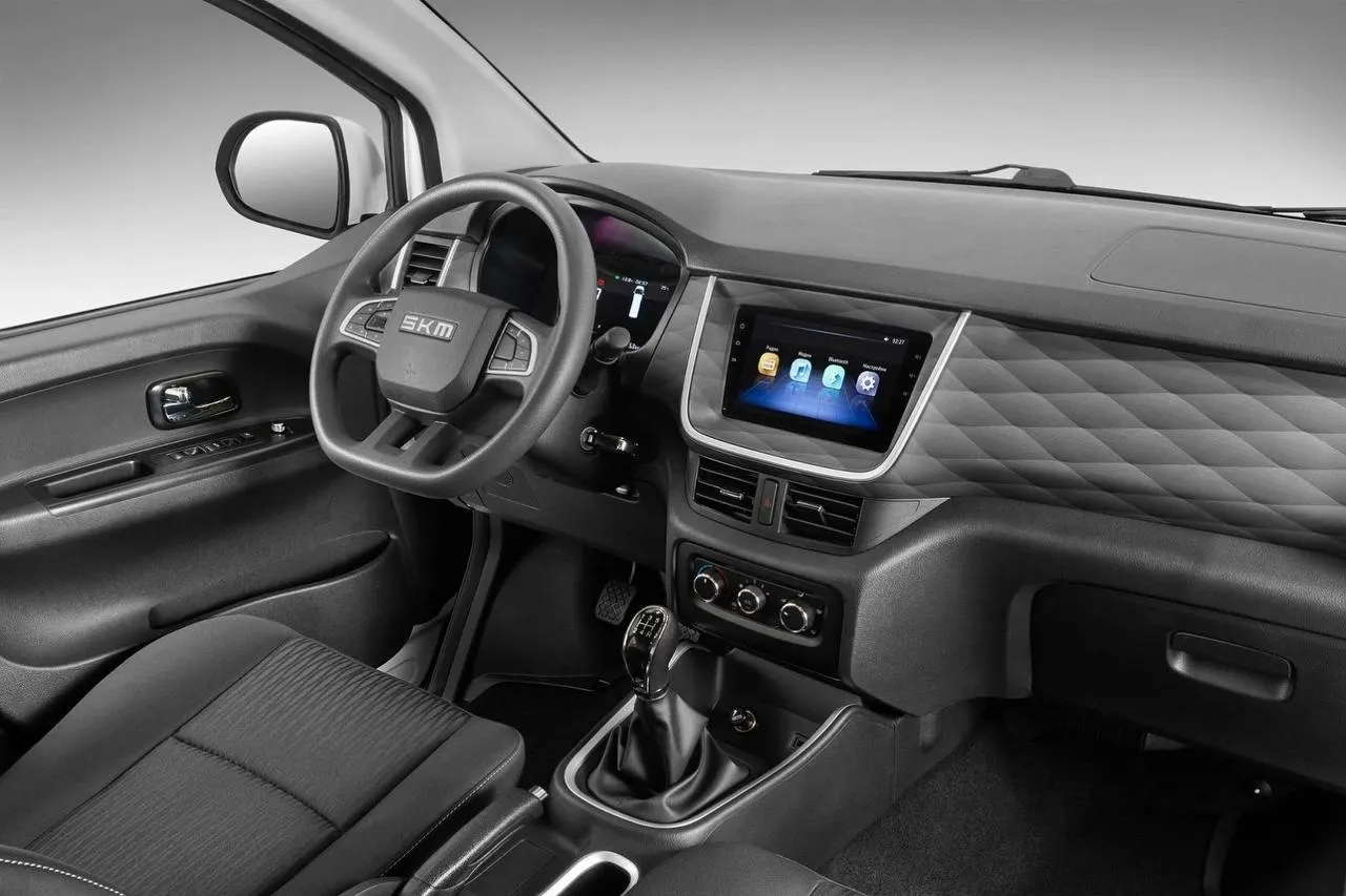 Стартовали продажи микроавтобуса SKM М7 под маркой «ВИС‑Авто» — прайс-лист показывает цену от 2,95 млн ₽, что значительно выше аналогов и вызывает сомнения в рентабельности локальной сборки.