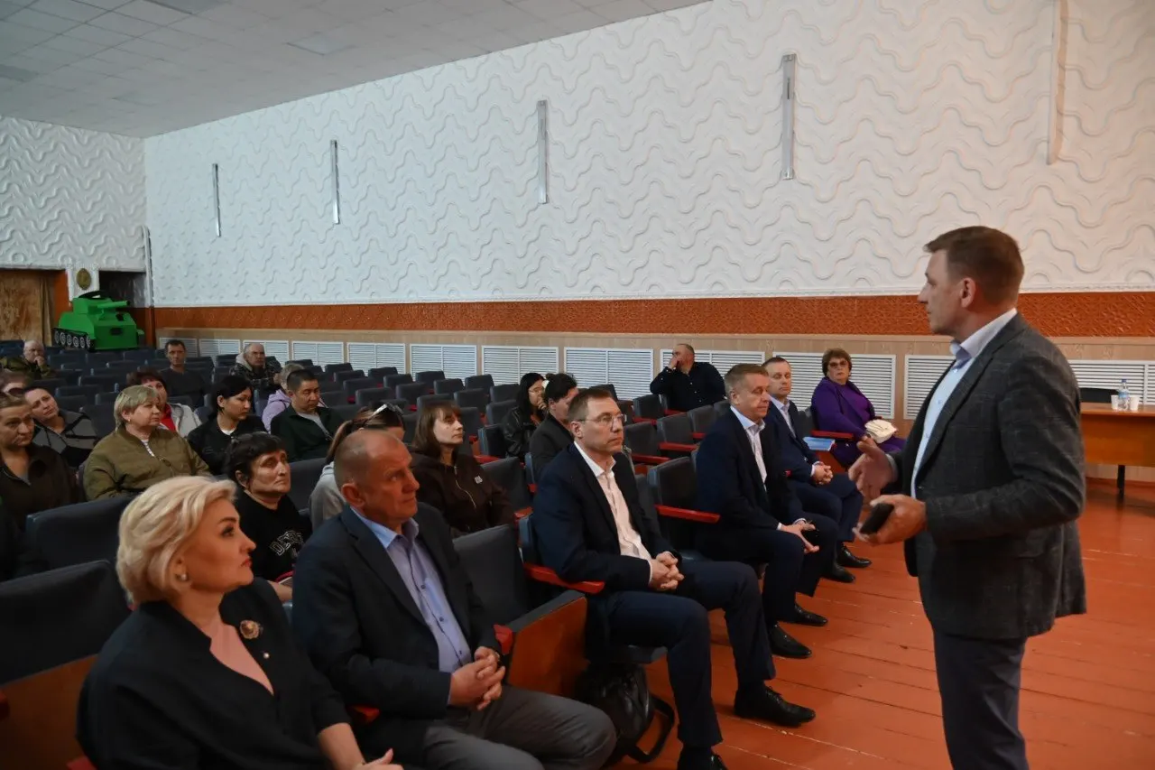 Новый глава министерства сельского хозяйства встретился с жителями пострадавших сёл — власти принимают заявления на восстановление поголовья, готовят меры господдержки и списки поставщиков животных. По итогам первого квартала 2026 года поголовье крупного рогатого скота в регионе заметно сократилось.