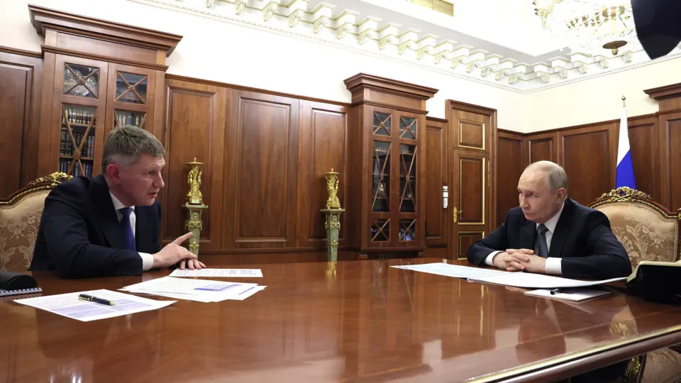 Минэкономразвития предлагает помогать ветеранам СВО осваивать малый бизнес через наставничество и субсидии, несмотря на рост налоговой нагрузки и сокращение господдержки МСП в 2026 году.