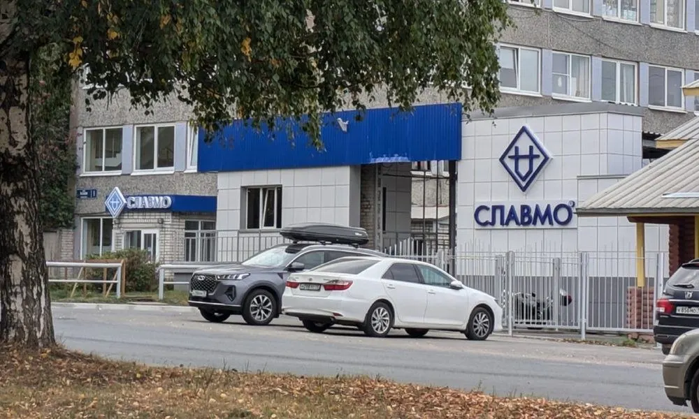 7 мая 2026 года в учредительные документы молокозавода «Славмо» внесены изменения. С 29 апреля гендиректором стала Юлия Юнал; у завода 377 сотрудников. В тот же период суд начал процедуру изъятия другого крупного молокомбината Карелии.