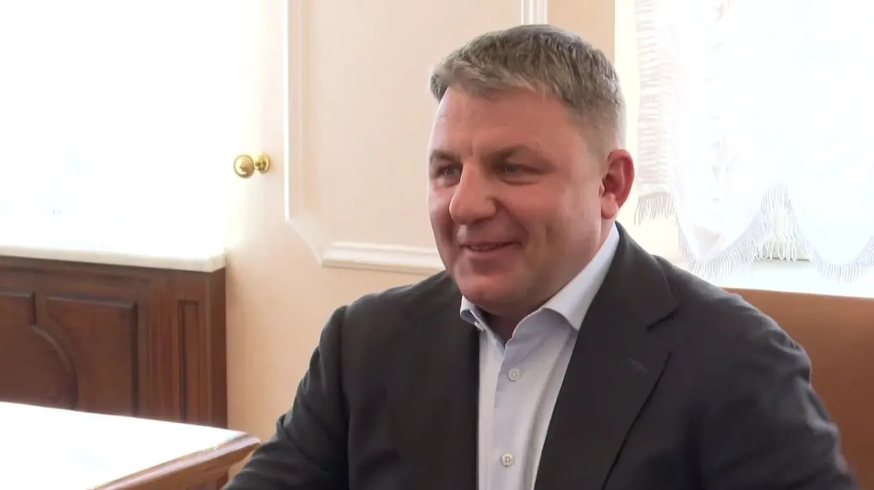 На Уральском заводе гражданской авиации 15 мая официально назначили нового генерального директора — Олега Доценко. Кадровая ротация стала уже четвёртой за три года на фоне недавнего внутреннего конфликта на предприятии.