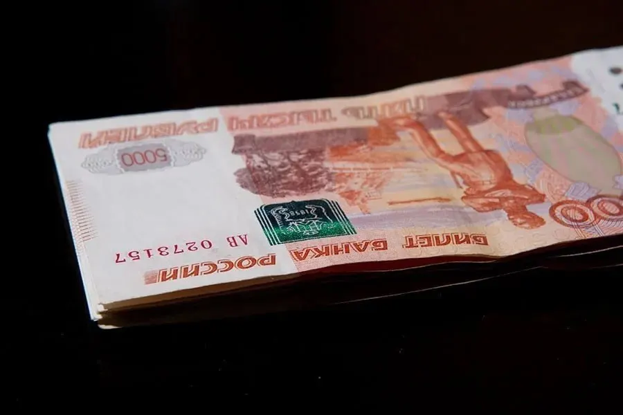 В отчёте региональной статистики отмечено, что производство одежды сократилось сильнее всего — до 19,7% от уровня марта прошлого года; индекс производства в марте 2026 года к февралю составил 58,2%, к марту 2025 года — 14,3%.