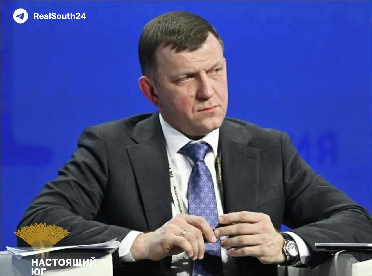 Администрация города планирует привлечь у коммерческих банков 2,4 миллиарда рублей — средства пойдут на покрытие дефицита бюджета и рефинансирование имеющихся обязательств; переплата по займу оценивается примерно в 17% (≈405 млн ₽).