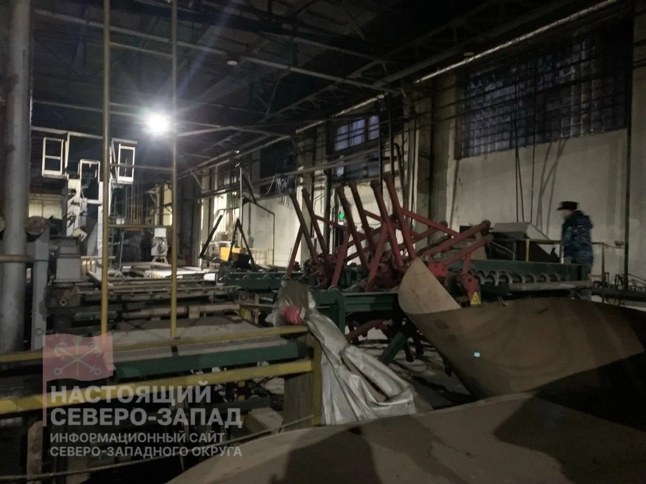 На фоне долгов по зарплате и приостановки производства в Коми начали распродавать оборудование Жешартского ЛПК. Прокуратура потребовала взыскать свыше 27 млн руб., в отношении бывших руководителей возбуждено уголовное дело.