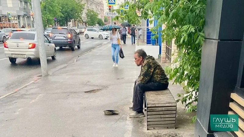 По данным Саратовстата, в 2025 году 225,1 тыс. жителей региона имели доходы ниже границы бедности (около 10%). Показатель снизился по сравнению с 2024 годом: тогда таких было 252,7 тыс. По России граница бедности составила 16,9 тыс. руб., 9,8 млн человек оказались ниже неё.