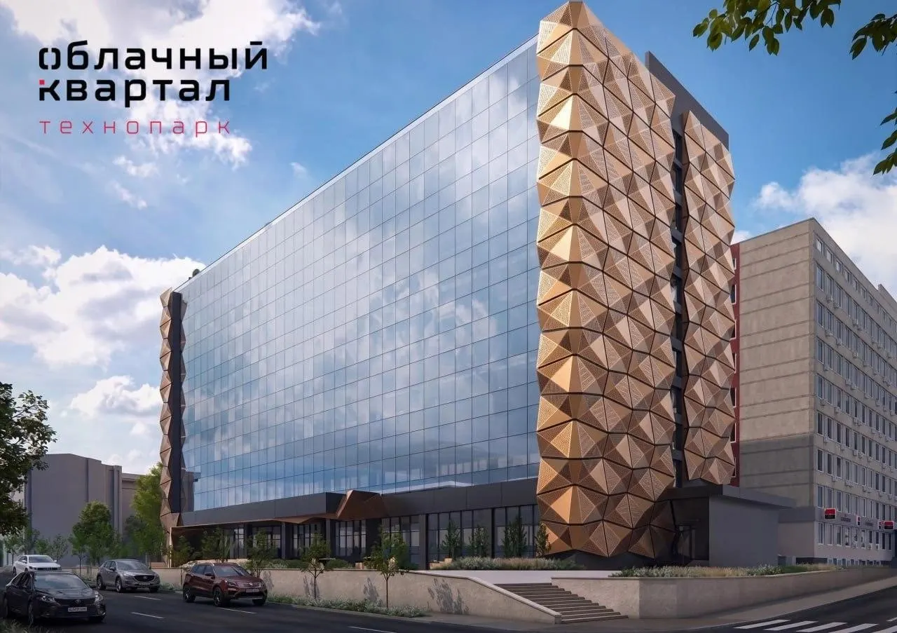 В бывшем офисном здании готовят технопарк «Облачный квартал»: частичный запуск планируют до конца года, а официальное открытие для резидентов назначено на январь 2028 года.
