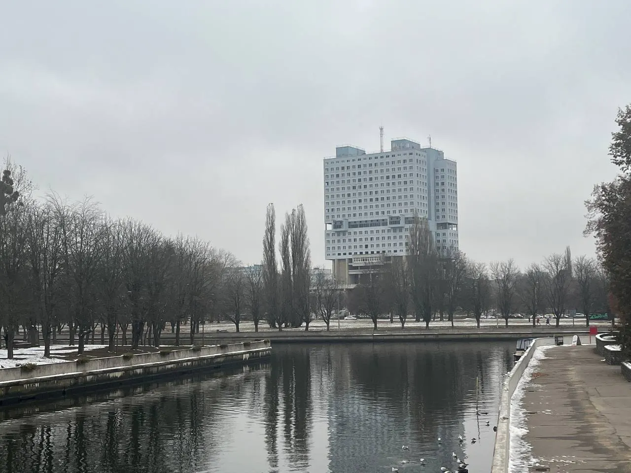 Губернатор предложил проработать льготную ипотеку для жителей региона; в Банке России отмечают, что ЦБ может лишь косвенно влиять на условия через снижение инфляции и рыночных ставок.