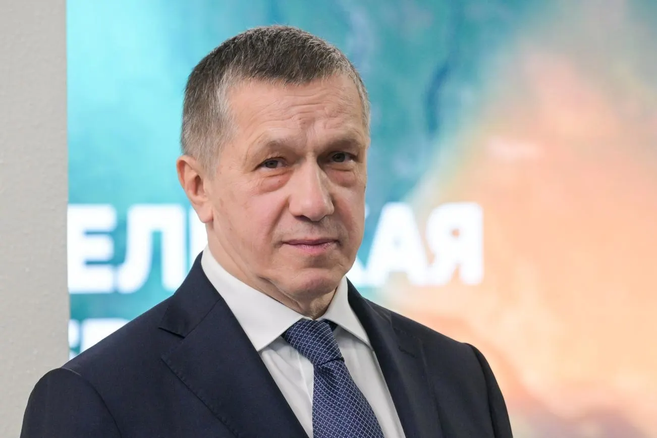 Полпред президента в ДФО Юрий Трутнев посетил выставку в Харбине и признался, что расстроился, увидев различие в экспозициях; позже отметил наличие российских технологических образцов и призвал к обмену технологиями.