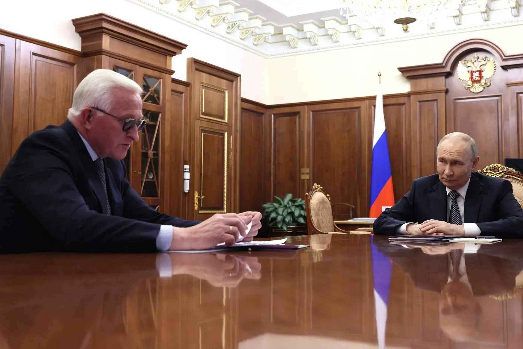 Президент РСПП Александр Шохин может возглавить реформированный институт бизнес-омбудсмена, сохранив пост в РСПП; планируется создать автономную некоммерческую организацию и ввести срок давности для приватизационных сделок.