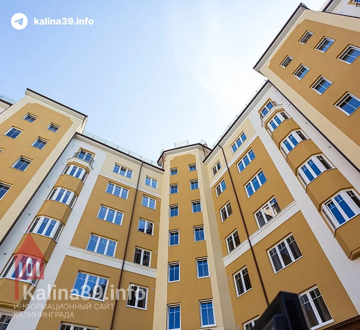 В Калининграде в мае выросли ставки аренды: двухкомнатные квартиры подорожали на 5,3% до 38,9 тыс. руб./мес., трёхкомнатные — на 2,3% до 49,1 тыс., однокомнатные — на 1% до 29,5 тыс. Основные причины — приток жителей и ограниченное предложение.