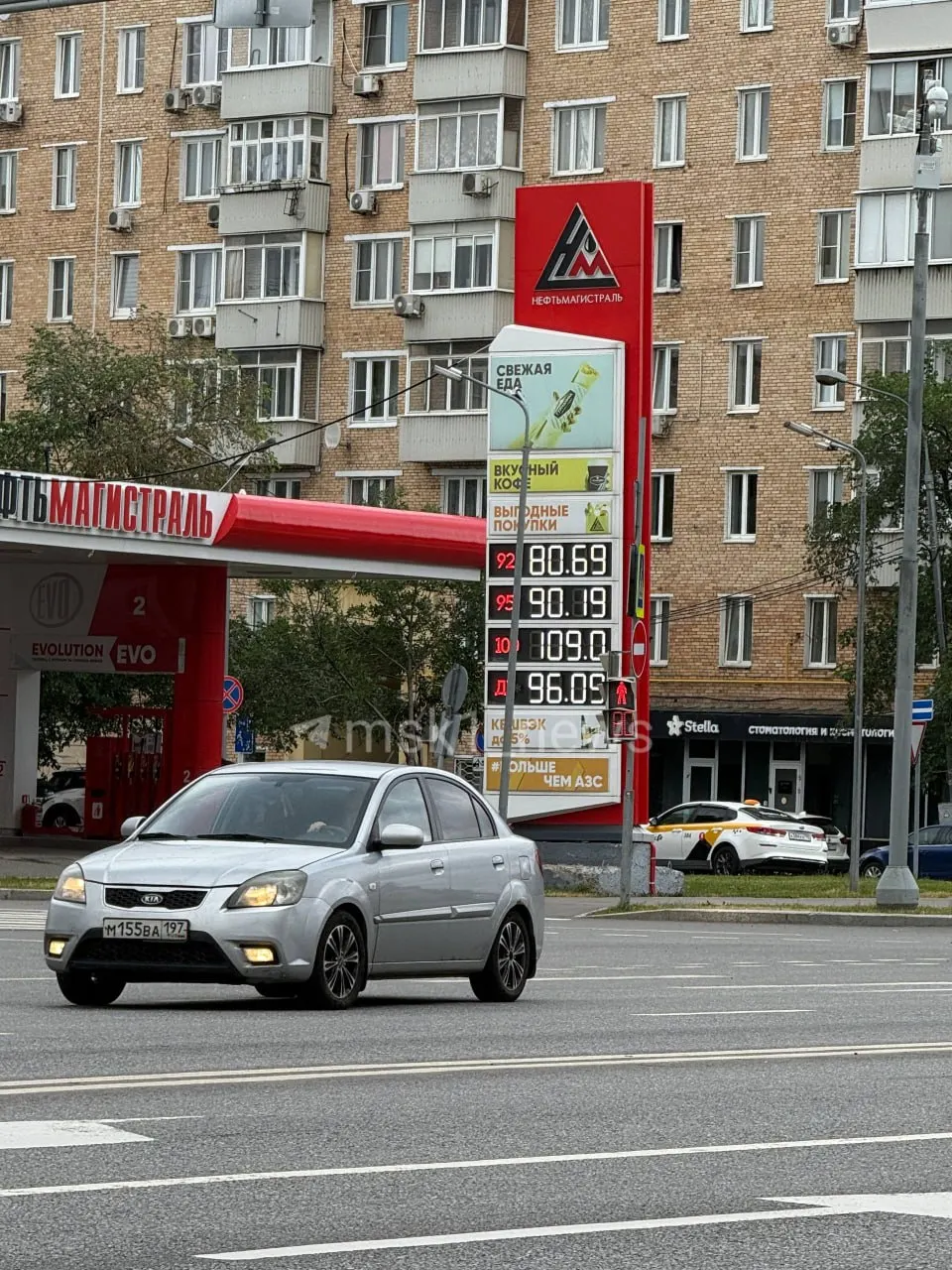 На сети АЗС «Нефтьмагистраль» цены на некоторые виды топлива достигли 90–109 руб. за литр. ФАС запросила у сети данные о рентабельности и обоснование повышения цен.