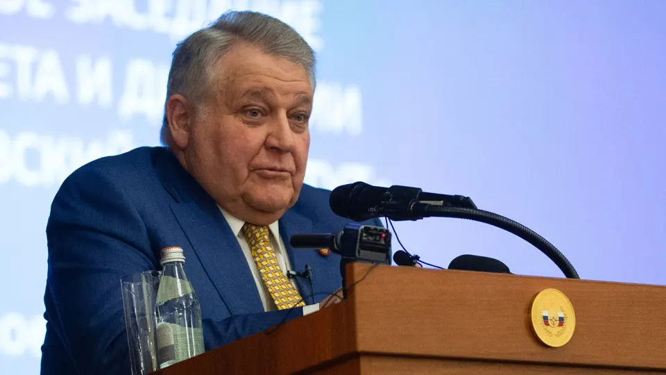 Министерство промышленности взыскало с НИЦ «Курчатовский институт» 110,4 млн ₽ за задержку по проекту по разработке импортозамещающих микросхем. Ранее институт уже получал крупный штраф за срыв сроков другого государственного контракта.
