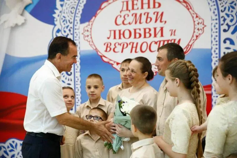 По данным Росстата, потенциальный остаток доходов в семьях Краснодарского края в 2025 году составил 32,1 тыс. руб. для семей с двумя детьми и 49,3 тыс. руб. для семей с одним ребёнком; лидирует Ямало‑Ненецкий АО.