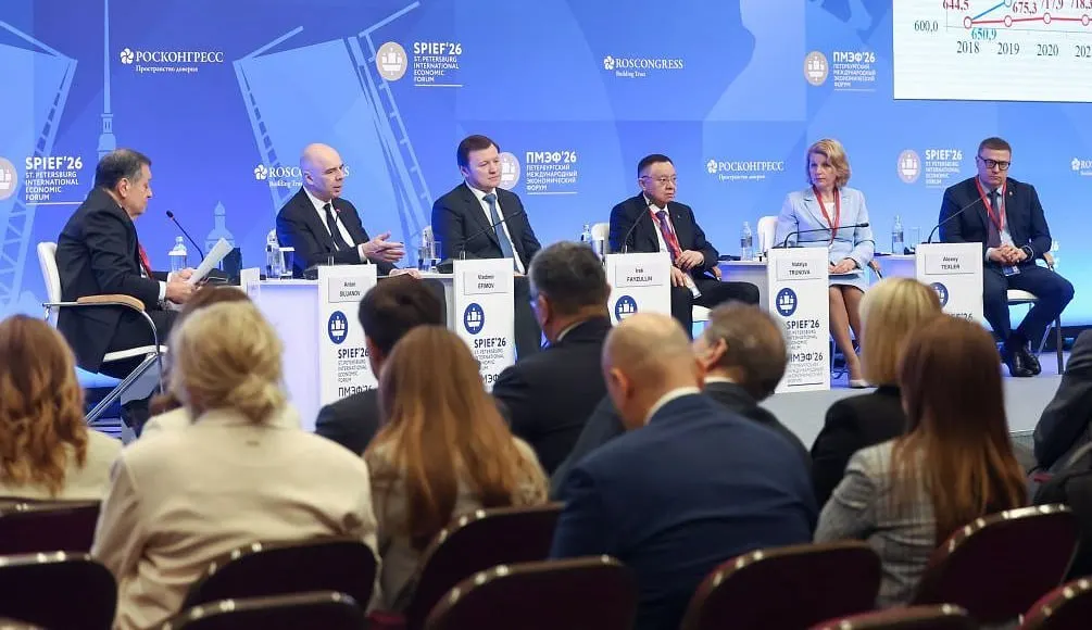 На Петербургском международном экономическом форуме участники обсудили, как поддержать финансы регионов: использование инфраструктурных кредитов, списание долгов и выстраивание отношений с центром.