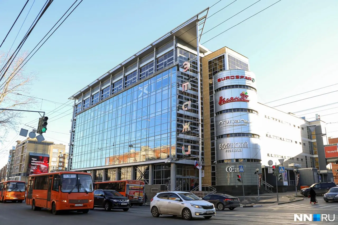 Минимущества заявляет, что аукцион состоится после оценки рыночной стоимости и подготовки всех документов. Ранее планировался переезд мэрии, но от этой идеи отказались из‑за экономической ситуации.