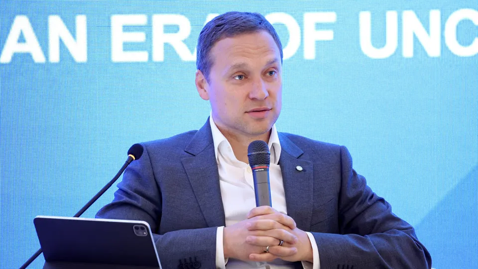 Рост налоговой нагрузки и усиление мониторинга платежей ведут к оттоку средств из банков и увеличению доли наличных, что особенно заметно среди малого и среднего бизнеса, предупреждают в Сбербанке.