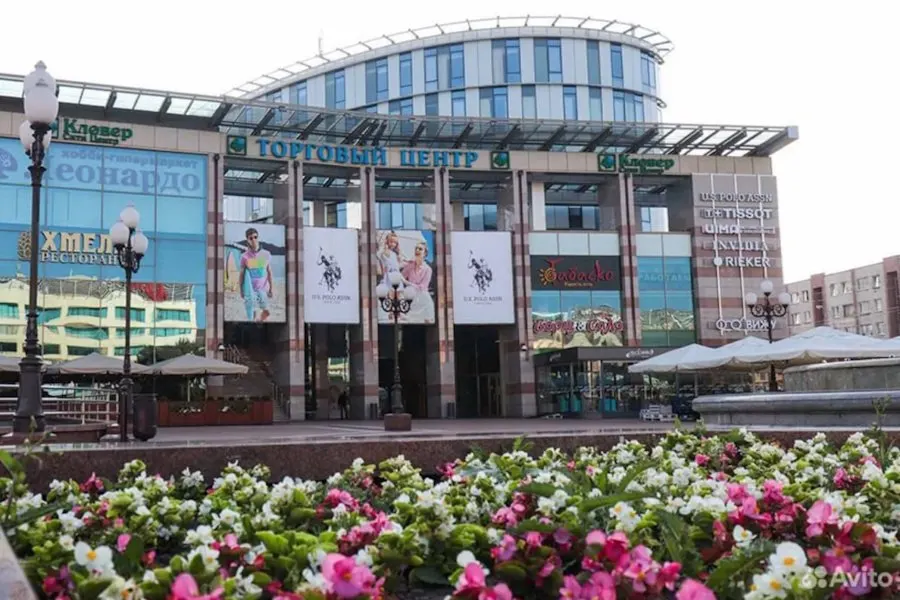 В Калининграде продают многофункциональный комплекс «Кловер» площадью 49 423 м². Продавец — ПАО «Совкомбанк», цена — 2,8 млрд рублей. В комплексе — офисы класса A, торговая галерея и отель Radisson Blu.
