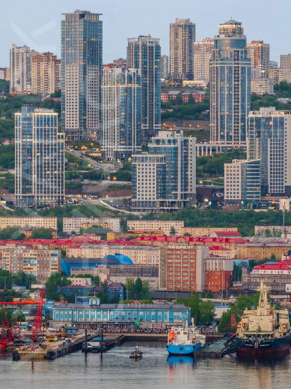 На Петербургском международном экономическом форуме регион подписал соглашения на сумму более 60 млрд рублей — инвестиции пойдут в химию, энергетику, строительство и поддержку малого бизнеса.