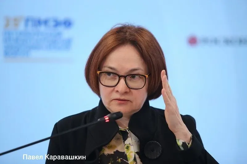 Глава Центробанка пропустит сессию ПМЭФ, так как 4 июня будет присутствовать на похоронах своего советника Алексея Можина, который более 30 лет представлял Россию в МВФ. В дискуссии вместо неё примут участие Силуанов, Решетников и Орешкин.