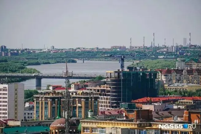 В районе улицы Конева и 3-го Островского переулка на берегу Иртыша планируют возвести жилой комплекс на площади около 48 га: инвестор оценивает вложения примерно в 100 млрд рублей, запланировано не менее 340 тыс. кв. м жилья и развитие социнфраструктуры, сообщил губернатор Виталий Хоценко.