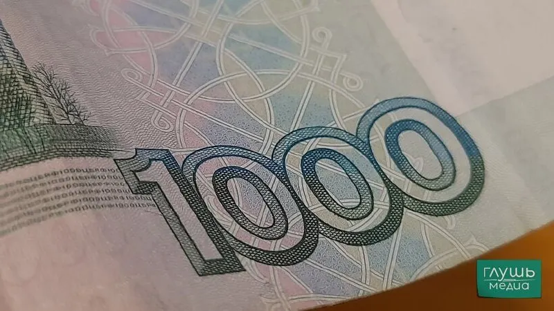 В мае в обращение добавили 381,2 млрд ₽ — крупнейший месячный прирост с 1995 года; с начала года наличных стало больше примерно на триллион. Граждане снимают деньги «про запас» из‑за отключений мобильного интернета, бизнес адаптируется к росту налоговой нагрузки.