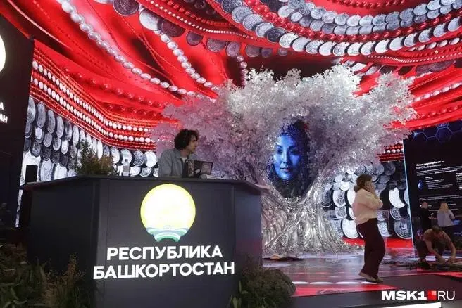 На Петербургском экономическом форуме подписано соглашение: «Полиметалл» инвестирует 11,6 млрд рублей в разработку Новопетровского месторождения. Планируют подземный рудник, вахтовый посёлок и около 400 рабочих мест; до 2038 года компания направит 6,75 млрд рублей на развитие республики и обещает соблюдать экологические требования.