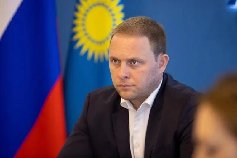 Бывший мэр Анапы Василий Швец возглавил корпоративную структуру, реализующую крупные туристические проекты, в том числе проект «Новая Анапа». Ранее он сталкивался с протестами из‑за генплана и разбирательствами после мазутной аварии в городе.