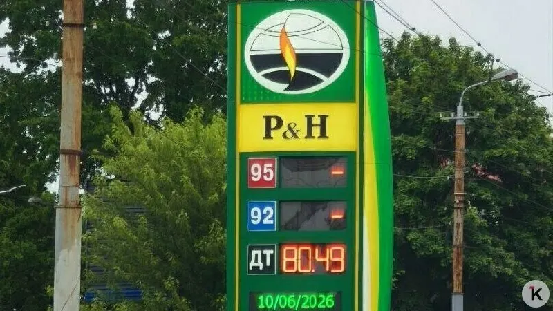 Во всех автозаправках Калининграда за последний месяц зафиксирован рост цен на АИ-92, АИ-95 и дизель. Приводим актуальные значения по основным сетям и отмечаем случаи дефицита топлива.
