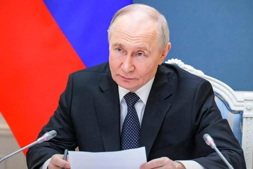 Указ расширяет действие положения указа №95 (от 5 марта 2022 года) на банковские вклады граждан и организаций из стран, признанных Россией «недружественными». Документ вступил в силу 1 июня 2026 года. Экономист предупреждает, что средства на счетах типа «С» для владельцев доступны лишь условно.