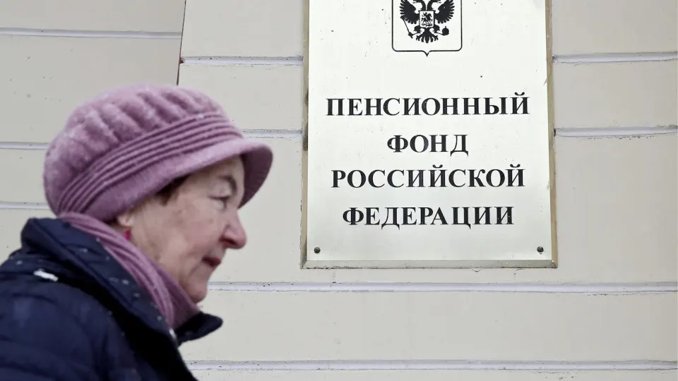 Власти готовят законопроект об автоконвертации накоплений «молчунов» из управления ВЭБ в государственную программу долгосрочных сбережений — речь о десятках миллионов человек и триллионах рублей.