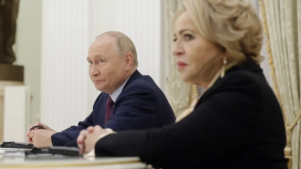 Глава Совета Федерации выступила за оценку государственных предприятий по вкладу в повышение рождаемости и предложила учитывать этот показатель при льготном кредитовании и господдержке. Также она призвала вовлечь работодателей и крупные цифровые платформы в демографическую политику.