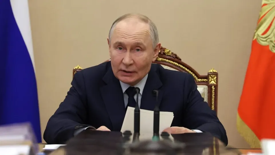 Президент прокомментировал резкое падение инвестиций — обвал на 14,3% в I квартале. Власти называют причины и перечисляют меры поддержки, в то же время бюджетные возможности ограничены, а компании сокращают вложения из‑за высоких ставок и снижения прибыли.