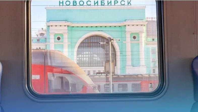 Новосибирское АО «Экспресс‑пригород» изучает возможность запуска прямого электрического сообщения до Кемерова. Решение связано с плановым закрытием кемеровского аэропорта в 2027 году и будет зависеть от ожидаемого пассажиропотока.