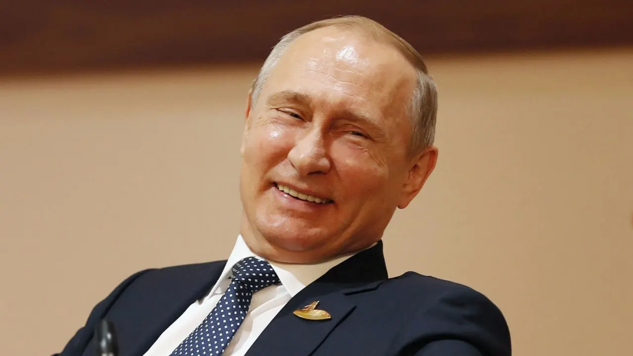 Несмотря на статус крупного экспортера нефти, страна вынуждена закупать готовый бензин: первые партии уже отправлены, власти поручили проработать импорт нефтепродуктов.