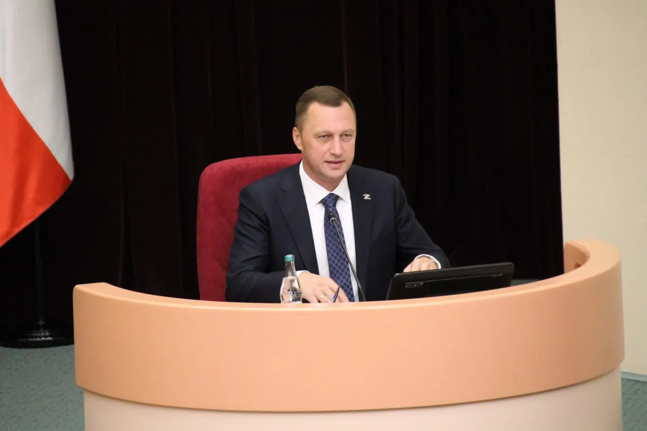 Губернатор Роман Бусаргин рассказал о встрече с полпредом Игорем Комаровым и представил положительные социально-экономические показатели региона, включая успехи в сельском хозяйстве.