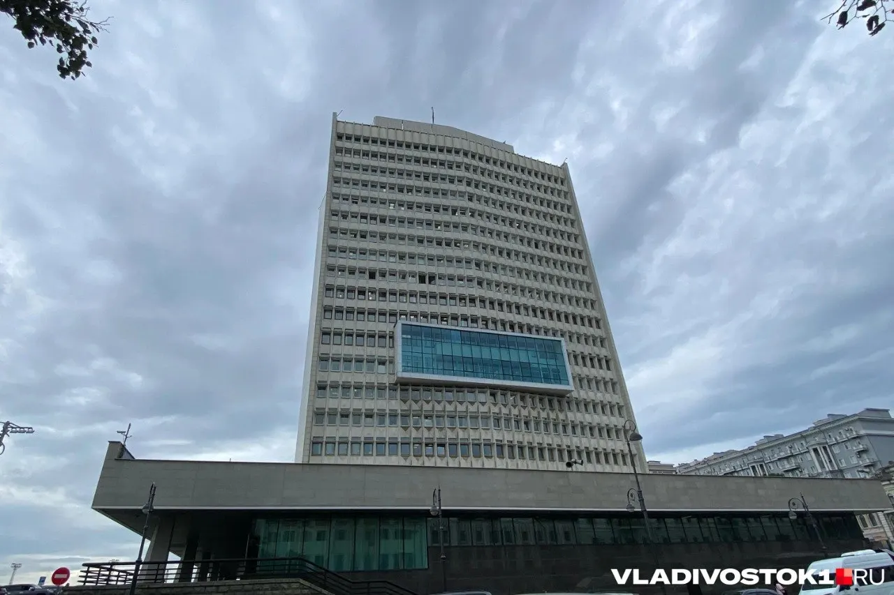 Власти Приморского края выставили три аукциона на привлечение кредитов до 10 млрд руб. для покрытия дефицита бюджета. Крупнейший лот предполагает лимит до 5 млрд руб., первоначальная стоимость обслуживания — 1,89 млрд руб.