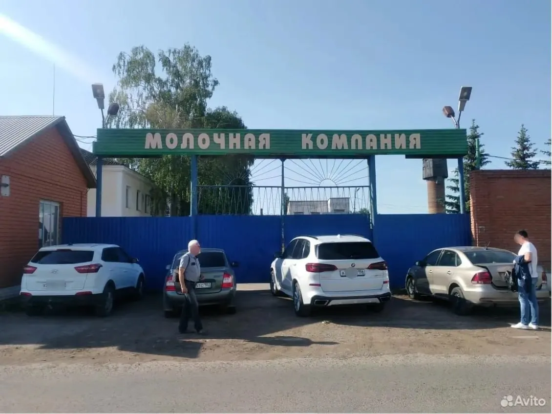 На продажу выставлены 31 объект на площади около 10 000 м² — производственные корпуса, склады и водонапорная башня. Начальная цена — 17 млн рублей. Предприятие шло в убыток с 2016 года и было ликвидировано в 2024 году.
