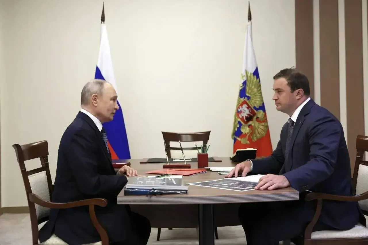 Губернатор Омской области Виталий Хоценко встретился с президентом и сообщил о социально‑экономическом развитии региона, мерах поддержки бойцов СВО и ходе строительства важных объектов — Северного обхода и аэропорта «Омск‑Фёдоровка».